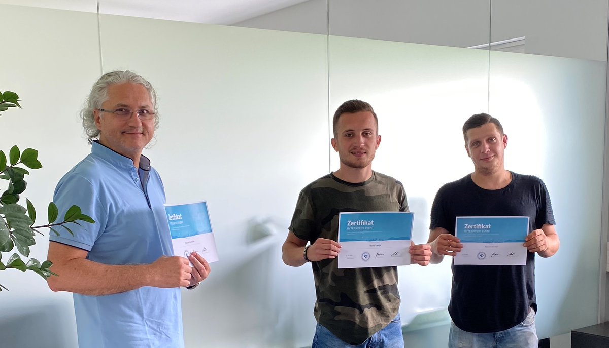 promomasters's tweet image. All @Ryte_DE  - we did it again! Die 3 von der SEO Thinkstelle haben sich das #Ryte Expert Zertifikat geholt. Damit haben wir das Expert Siegel 2020 für @promomasters Online Marketing geholt. ✌ 🏆

Michael + Marko + Manuel #wirsindSEO #PromoMasters #SEO