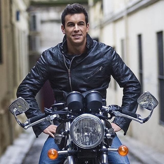 Encuestando's tweet photo. 📊 ¿En quien confiarías para que te llevase a recorrer el mundo en moto?

RT 🔄 FERNANDO SIMÓN
MG ❤️ MARIO CASAS https://t.co/egf8xVyqth