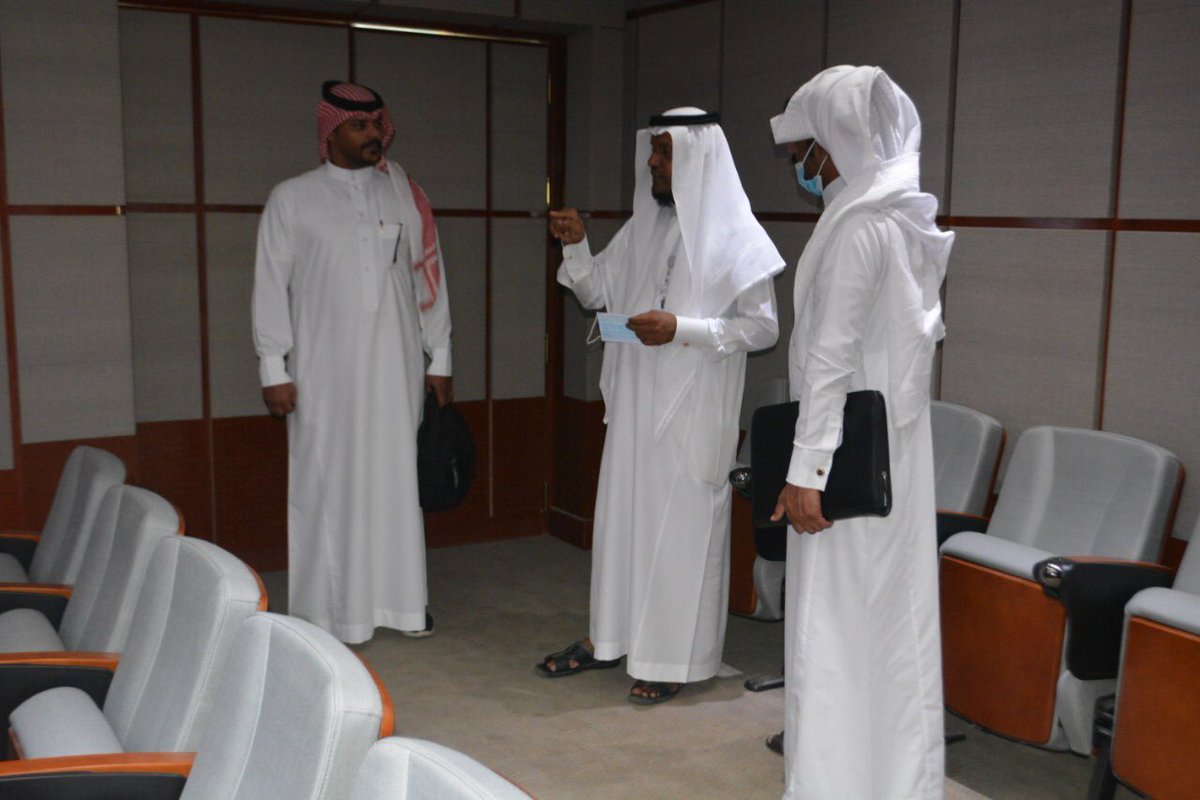 ber_jazan's tweet photo. اعضاء هيئة التحرير لصحيفة بوابة المملكة الأستاذ علي بن عبد الله الوايلي و الأستاذ يحي بن حسن محمدفي زيارة تعريفية لجمعية البر بجازان، وكان في إستقبالهم رئيس مجلس الإدارةيحي بن حسن عِوَض ، وقد تضمنت الزياره التعريف بتاريخ الجمعية واهدافها المستقبلية والتعرف على ادارتها المختلفة. https://t.co/2AGyJpRqZp