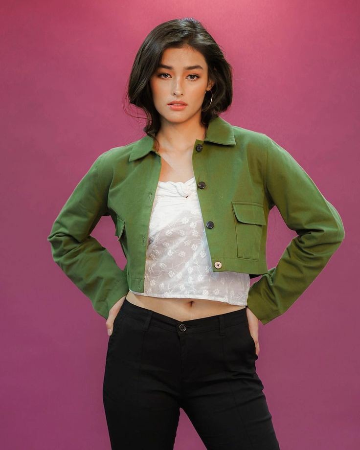 since liza's bias in bp is lisa, i decided to make a thread Liza Soberano ( @lizasoberano) and Lalisa Manoban as each other A thread;