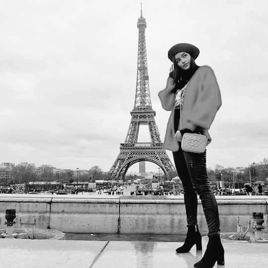 since liza's bias in bp is lisa, i decided to make a thread Liza Soberano ( @lizasoberano) and Lalisa Manoban as each other A thread;