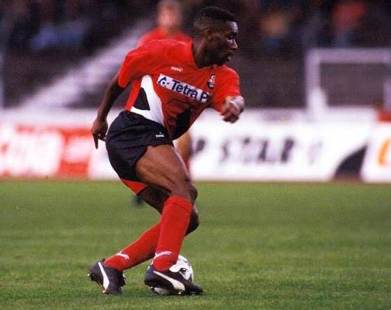 The Neunkirchen coach was impressed with Okocha's skills and invited him back the next day before offering him a contract. A year later, he joined FC Saarbrücken, but stayed only a few months with the Bundesliga side before a move to Eintracht Frankfurt.