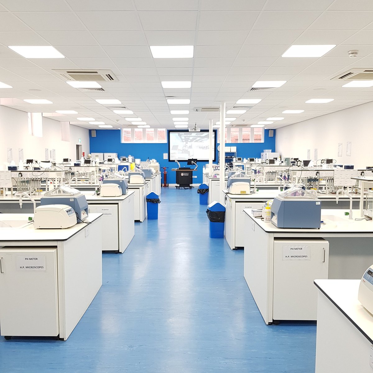 UoCMedSchool's tweet photo. Interested in joining @UoCMedSchool @uochester in Sept 2020?
Our exciting UG courses are available in Clearing:
#BScBiomedicalScience
#BScBiochemistry
#BScMicrobiology
#BScPharmacology
#BMedSciMedicalScience
Register for clearing updates 📱💻:
https://t.co/8Ej4KsQeVx https://t.co/hnUkWieivh