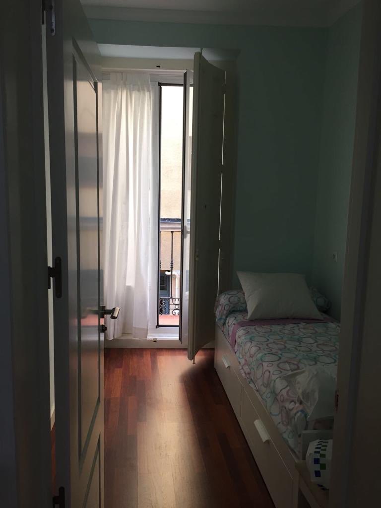 norii_8199's tweet image. Se alquila habitación en Madrid. Situado en la calle Atocha, al lado de las bocas de metro Estación del Arte y Antón Martín (Línea 1). Más información direct. Se agradece difusión 🙏🏻 #pisoMadrid #Madrid #Centro #Madridcentro #alquiler #pisoestudiantes #habitación