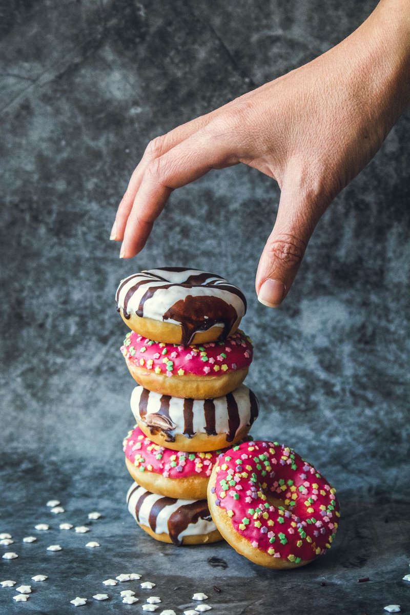 ecgnutrition's tweet photo. WHO WANTS A DOUGHNUT? 🍩

❌ Don't think in your head that if you eat something you perceive to be bad that it's going to ruin your week and diet!

✅ Treat yourself and enjoy it! Healthy lifestyle is a balance been good and bad so...ENJOY THAT DOUGHNUT YOU EARNED IT! https://t.co/IpN4KjWYYJ