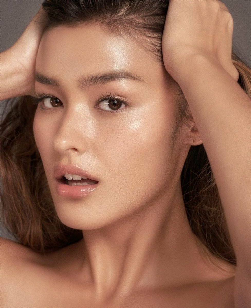 since liza's bias in bp is lisa, i decided to make a thread Liza Soberano ( @lizasoberano) and Lalisa Manoban as each other A thread;