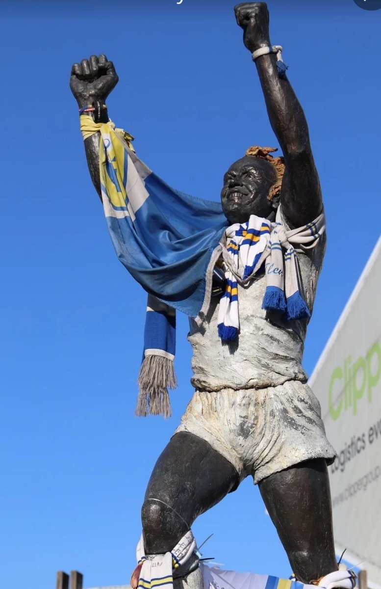 getmebetter's tweet photo. When you find the right thing to make a poorly person smile and share a connection with the ward staff....that is what @getmebetter is all about! πToday's win was thanks to this #LeedsUnited legend.
#personcentred #theleedsway #leedsbestplaceforlearningdisability https://t.co/t8KdNbrqjM