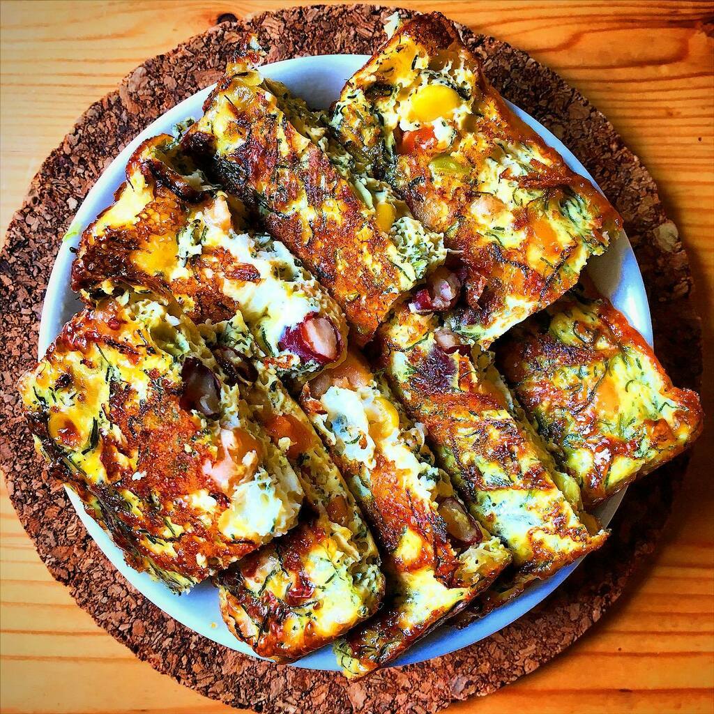 kikutaroid's tweet photo. 玉子焼き
#タマゴ #エッグ #egg
#おかひじき #okahijiki #saltwort
#しそ香る4種の豆の彩りサラダ #イオン #できあい #4kindsbeansalad #withgreenperillaflavor #aeongroup #readymade
#豆乳 #soymilk
#オリーブオイル #oliveoil
#お弁当 #bento https://t.co/Q7sel2FJPN https://t.co/FT1izsE3Vc