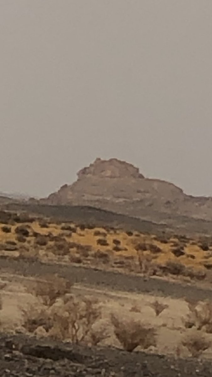 وقفات مع ارجوزة الرداعي(٤)
٢-اقاويات لم اسمع بهذا الموضع في منطقة الرقيق الا ان اعلام الطريق والتي هي عبارة عن حجار كثيرة مكومة وجدت بمحاذة جبل رغله وهو جبل لونه احمر يتوسط منطقة الرقيق واعتقد ان اقاويات الاسم القديم لجبل رغلة والله اعلم
لم يردالاسمين في المعاجم الجغرافية القديمة