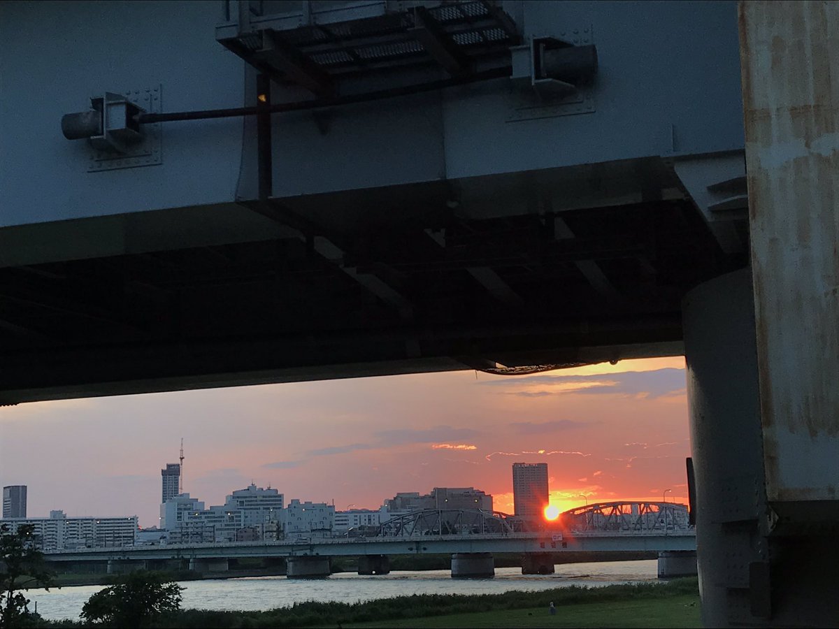 genogawa's tweet photo. 河原さんぽしてたらいいタイミングに遭遇しました https://t.co/kw0PUKQKU5