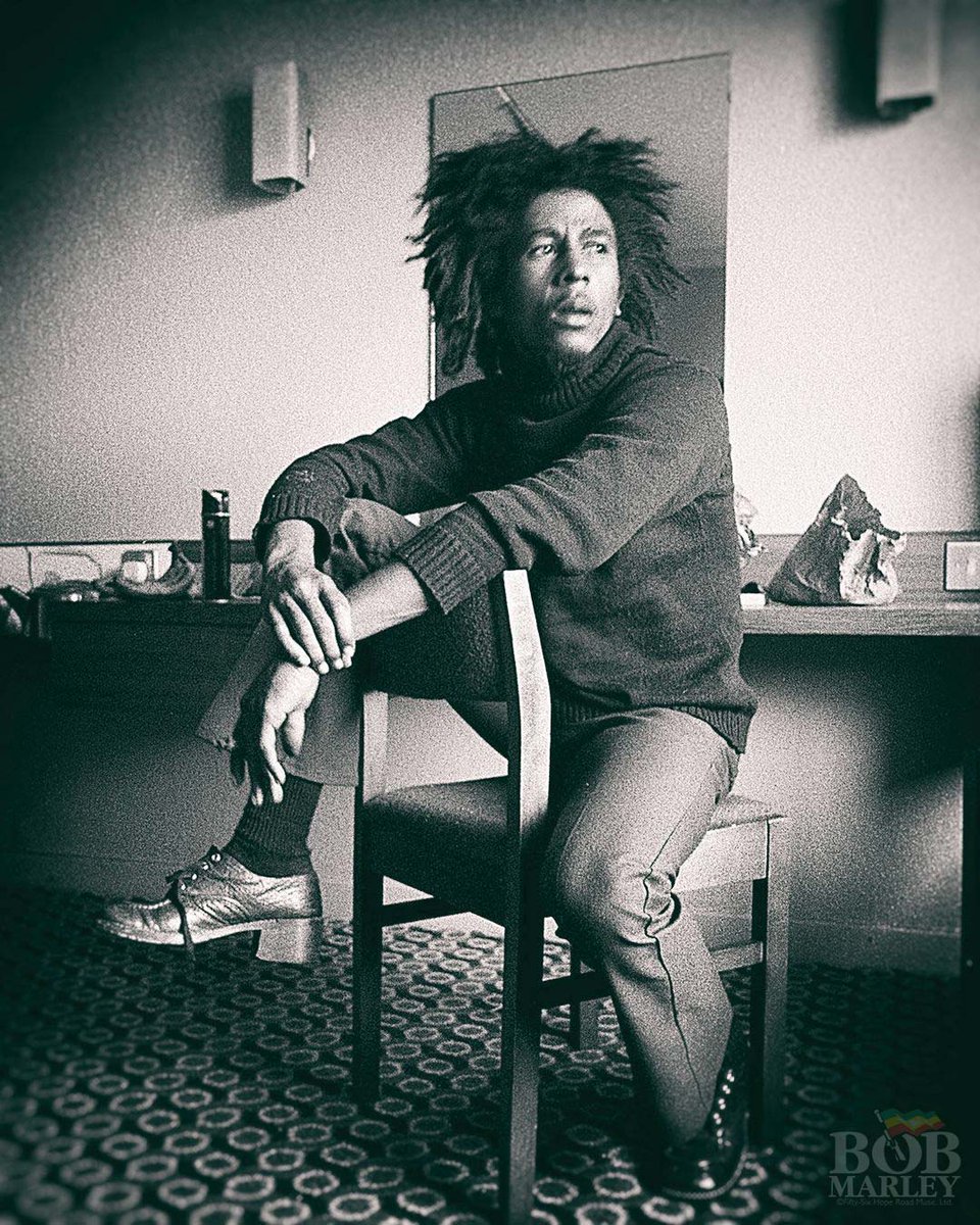 "Open your eyes, and look within. Are you satisfied, with the life you're living?" #Exodus #bobmarley75⠀⁣⁣⁣
⠀⁣⁣⁣
📷 by #DennisMorris⁣
© Fifty-Six Hope Road Music