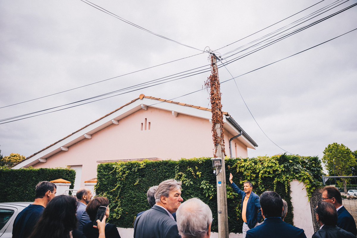 GeorgesMeric's tweet photo. Cet après midi, j’étais à Pinsaguel avec @annie_vieu pour voir l’avancée du déploiement de la fibre optique sur le territoire. 
L’objectif d’@hgnumerique est de raccorder 100% de la population d’ici 2022. https://t.co/rNeARqSU23