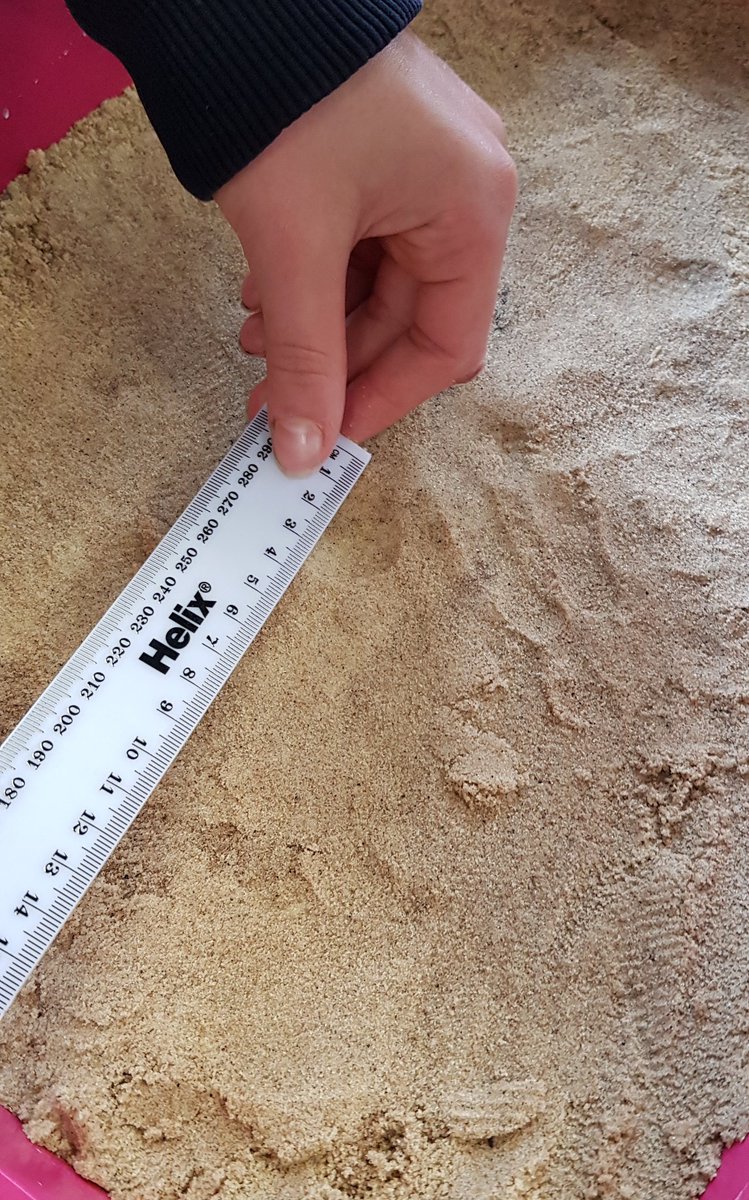 EndeavourClass's tweet image. We enjoyed investing how the height at which a ball is dropped from changes the size of the crater it creates @normanbyspital #dinosaurmeteor #lovescience