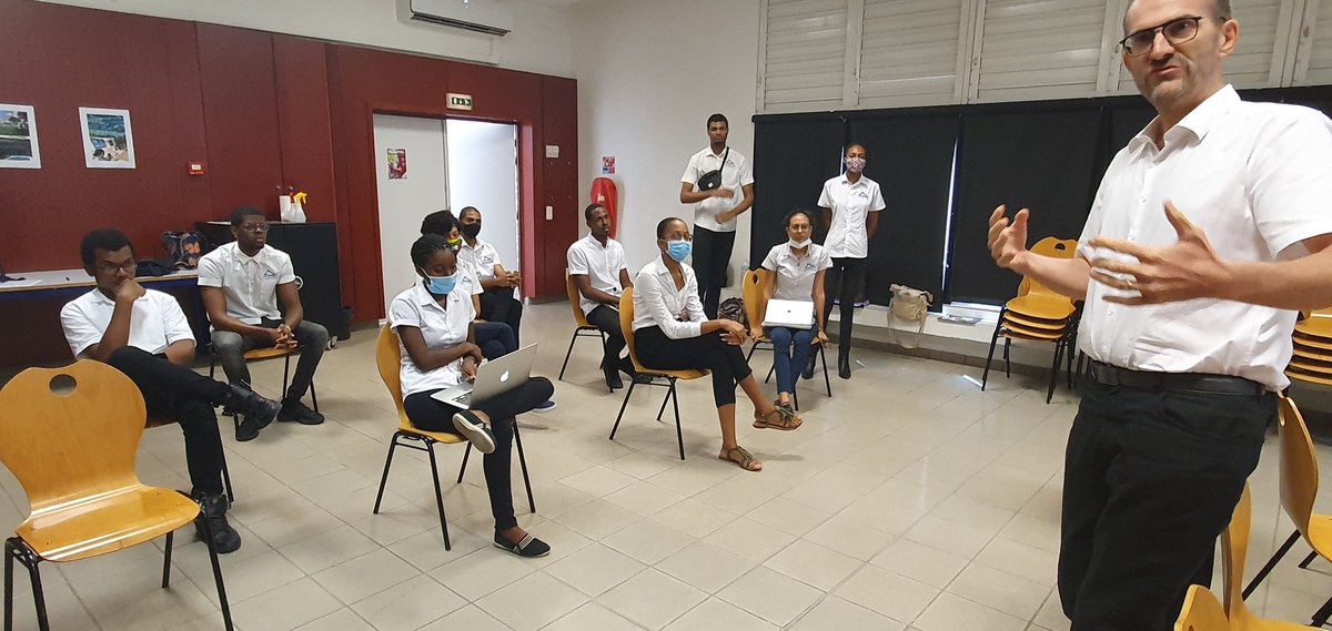 acmartinique's tweet photo. Les élèves en arts appliqués du LPO Victor Anicet de Saint-Pierre ont participé au concours de logo pour le Trophée des Jeunes Talents de la Table Créole. À suivre...⏭ https://t.co/wtXkuNv3HA