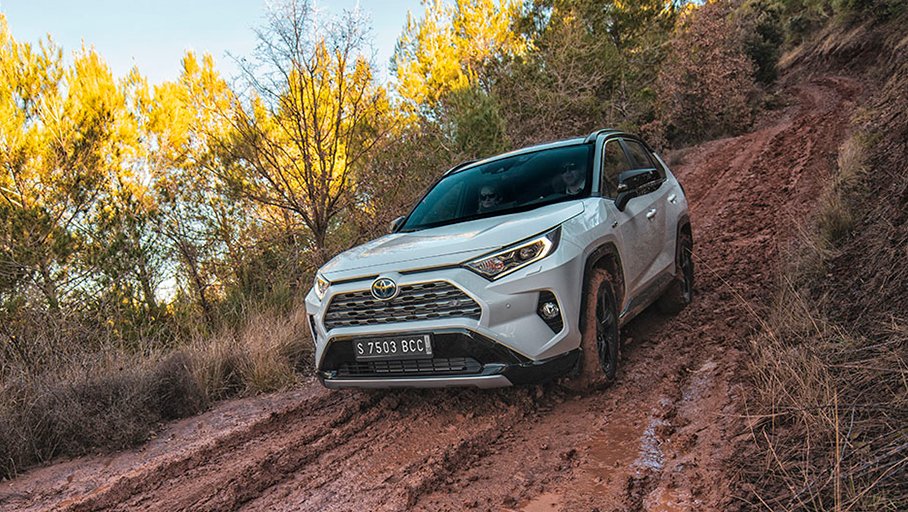 Serán sus faros delanteros LED o sus llantas de
aleación de 18” o la cámara de visión trasera. No
podemos decidir qué es lo que más nos gusta del
#RAV4 #ElectricHybrid 😍
¡Llévatelo al mejor precio!👉bit.ly/2MvCDgC