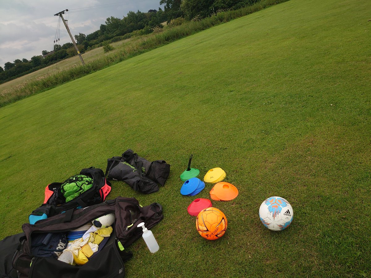 Ally21000's tweet photo. Great to be back on the grass!! #football #footballfordays https://t.co/QYys3I4p8l