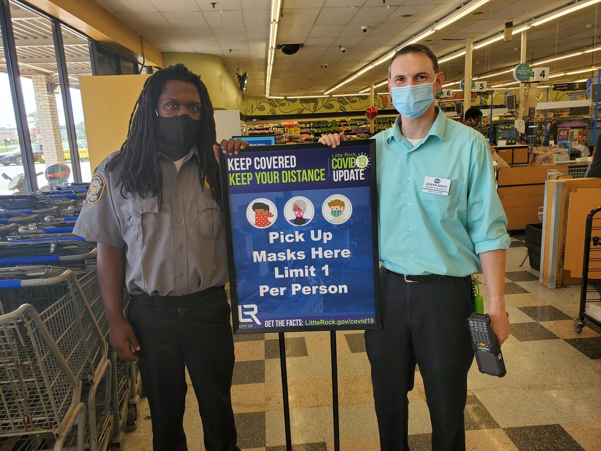 CityLittleRock's tweet photo. Thank you, @kroger and @EdwardFoodGiant, for partnering again to provide free masks to Little Rock residents. Kroger stores: Col. Glenn Rd, Roosevelt Rd and Geyer Springs Rd. & at Edwards stores: Main St. and Baseline Rd. #KeepCovered #KeepDistance #MaskUpLR https://t.co/mGGKzN71ay