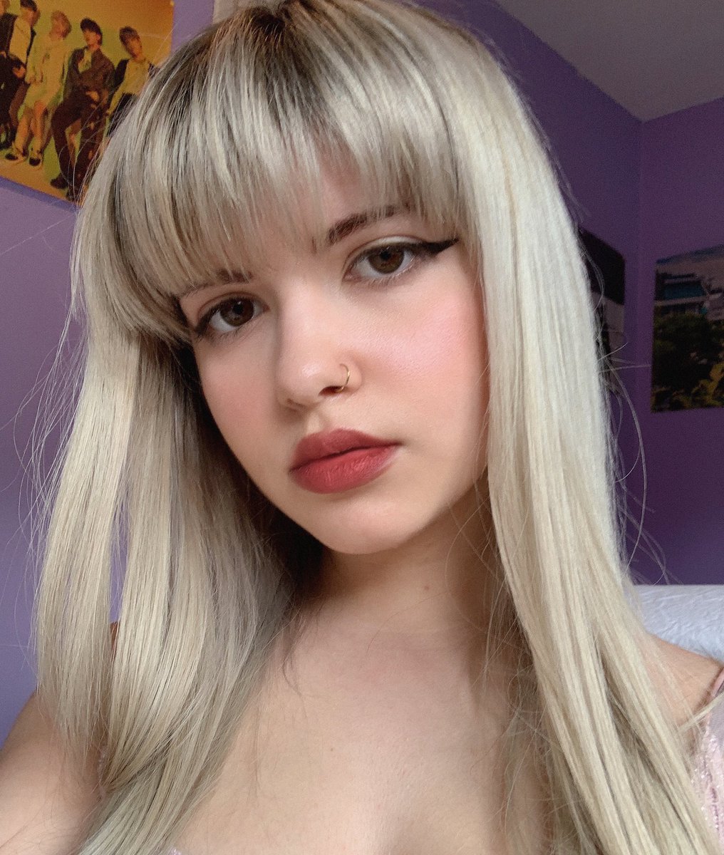 jisungscheekss's tweet photo. I’ll delete this soon but Anyways after 5 hours my hair is finally silver/white 🤲🏻 https://t.co/gW0G6Rsubz