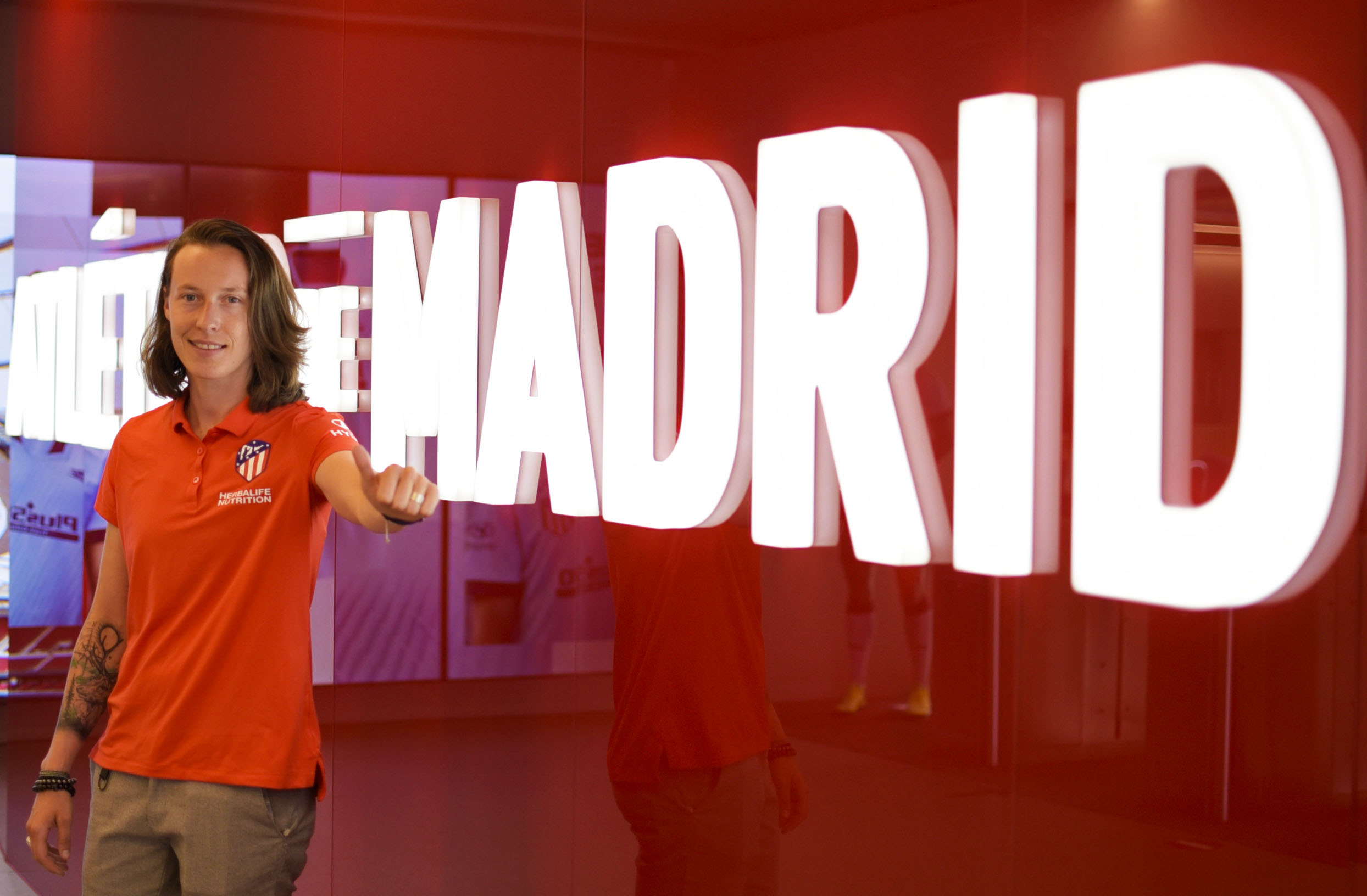 Pauline Peyraud, en las oficinas del Atlético de Madrid (Foto: ATM).