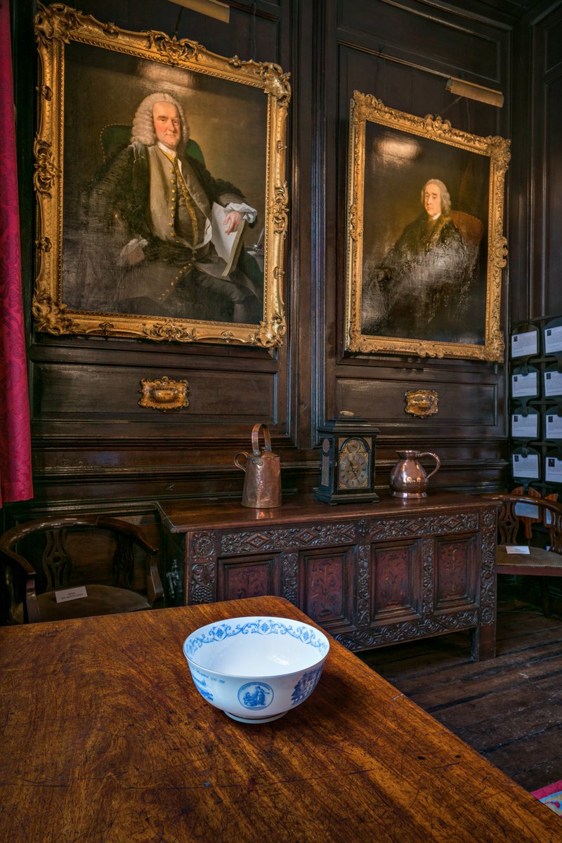If you go further back in history,  @ApothecariesLDN & its amazing 17th century hall is packed full of   #PharmHist from more than 4 centuries of history &  @FacultyHP runs a programme of lectures, events & courses that explore   #PharmHist themes  https://www.apothecaries.org/history/&...