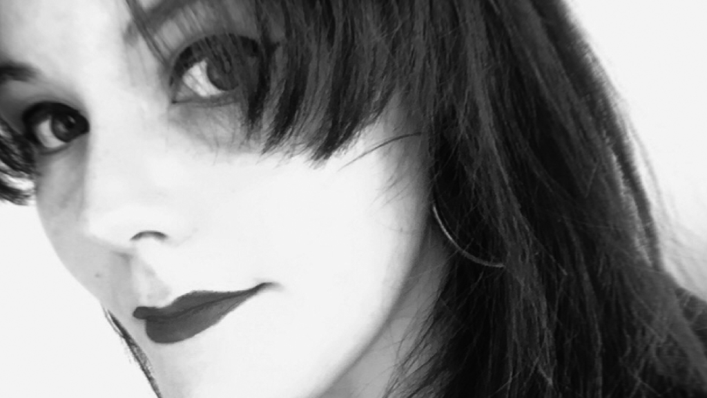 GrietaMag's tweet photo. En nuestro especial de #PeriodismoMusical conversamos con @barbcarvacho sobre la precarización en los medios digitales, las responsabilidades con nuestro entorno y los límites del activismo en el periodismo. Lee la entrevista acá: https://t.co/nPZfloVvuW https://t.co/bunblpmo3Y