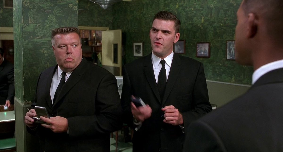 bertoelcon's tweet image. Rewatching MIB 2 and seeing Detective Scully as a former MIB agent makes so much sense. Being neuralyzed would explain so much.