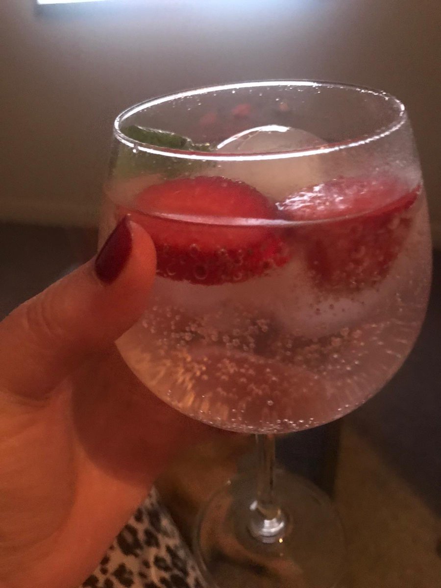AFGFEST's tweet photo. @TRICawards @JohnBarrowman @reallorraine cheers!! 🍸🍸 https://t.co/MqxvlRtTzE