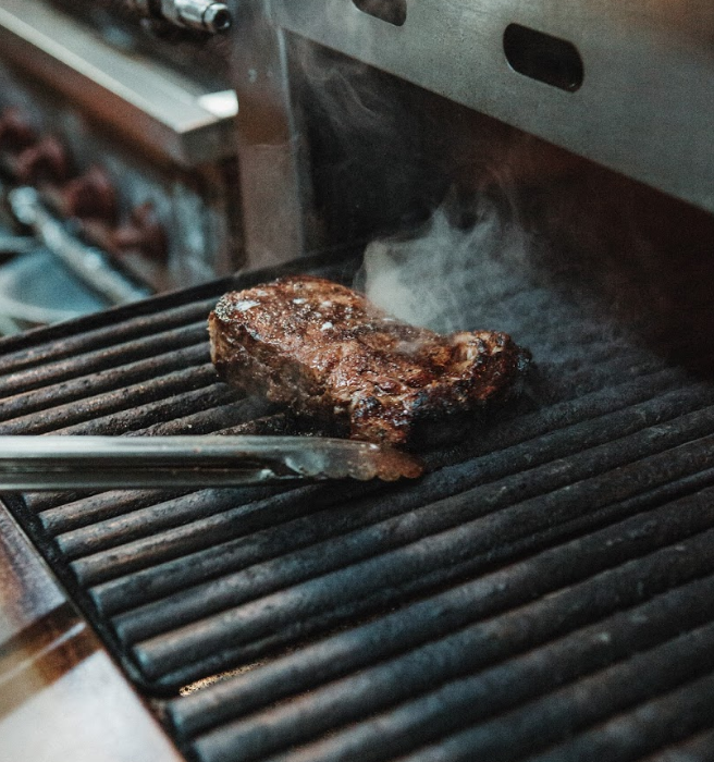 DiamondBacksW's tweet photo. Grill a signature DiamondBack's steak at your Fourth of July cookout with our Butcher Box!⁣
⁣
Take home the steak cut of your choice, a meat thermometer, DiamondBack's seasoning, and cooking instructions to impress your guests.  ⁣
⁣
#WacoEats #WacoTexas https://t.co/ov9aS0bnql