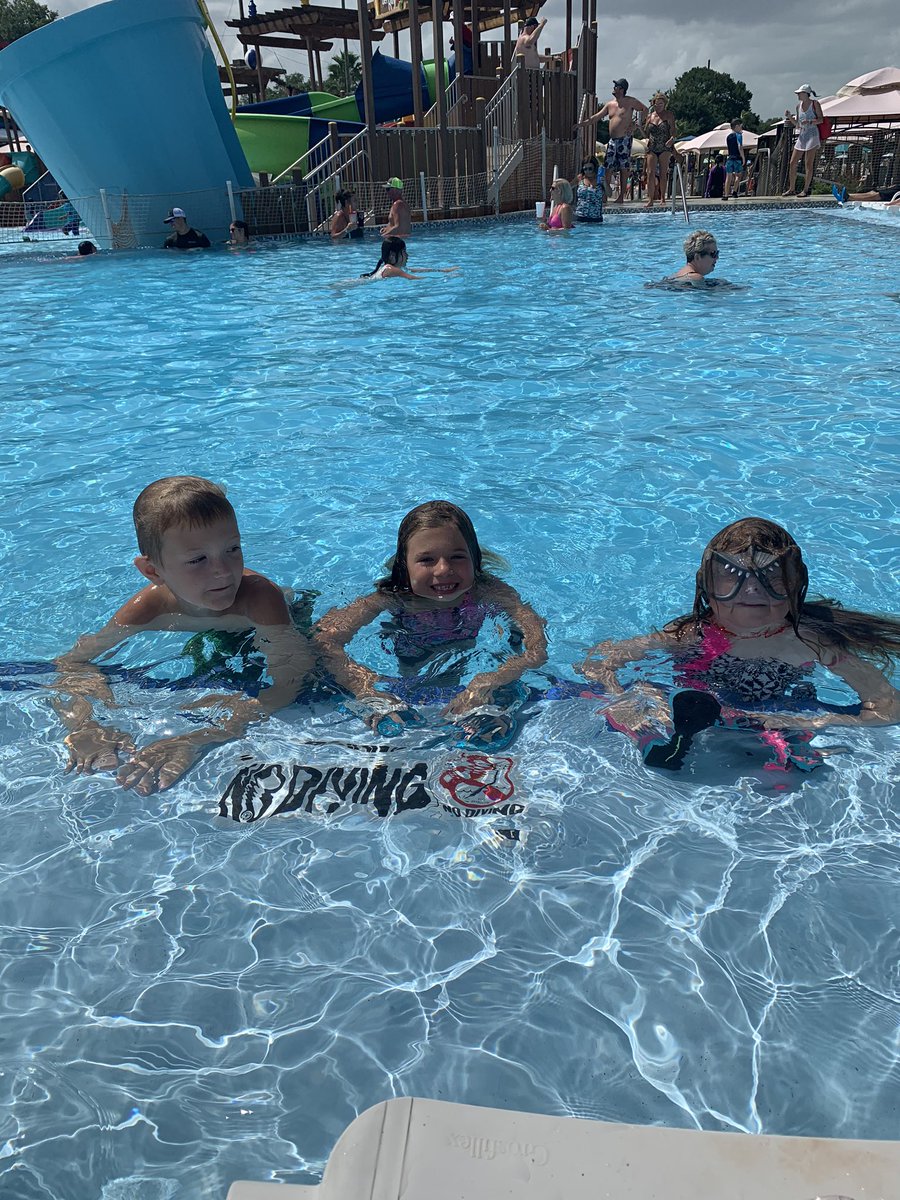 CandraMaly's tweet photo. We 💙 #Splashway @TeachLancaster @CoachLanny40 @RossDodson18 https://t.co/OYC7oaBh6J