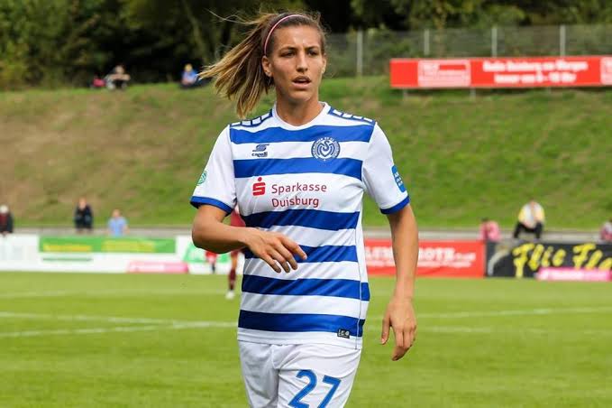 FussballBR's tweet photo. 👱♀🇩🇪🔄 Adina #Hamidovic (22) e Lisa #Makas (28) são mais duas a deixarem suas equipes (Werder Bremen e Duisburg, respectivamente) para rumar ao St. Pölten, da Áustria. https://t.co/szPatzvM3l