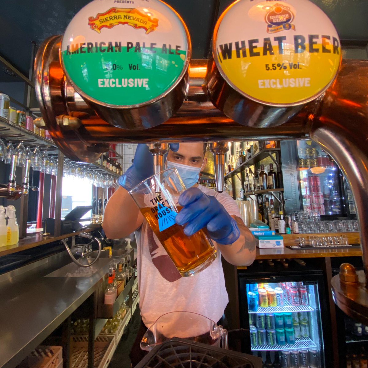 DraftHouseCS's tweet image. Only 2 days until we're back!

As part of our committment to everyone's safety, our awesome bar crew will be decked out in masks and gloves. 

They're ready and waiting to pour you that first pint 🍻

#DraftHouse