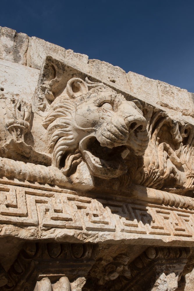 4000 years old Temple in Lebanon was built by Tamil Hindu kings !! Mentioned in  @SadhguruJV's ebookBharata : The Rhythm of a NationChildren in Lebanon study that Indian labor, elephants, sculptors and yogis constructed this massive templeStones weighing 300 tons...1/n