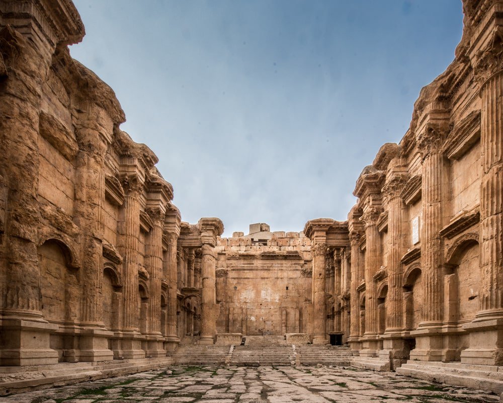 4000 years old Temple in Lebanon was built by Tamil Hindu kings !! Mentioned in  @SadhguruJV's ebookBharata : The Rhythm of a NationChildren in Lebanon study that Indian labor, elephants, sculptors and yogis constructed this massive templeStones weighing 300 tons...1/n