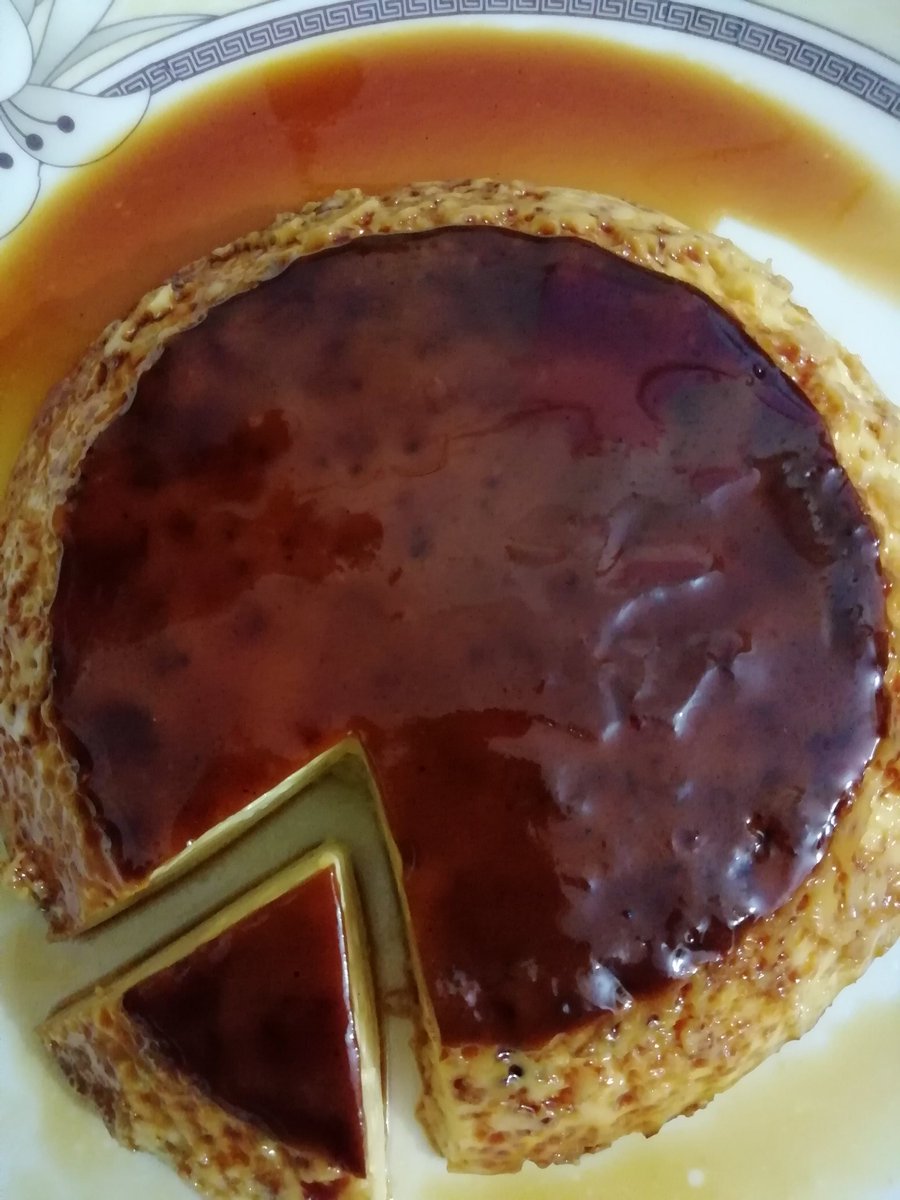 cursed_bluebird's tweet photo. Craving for caramel pudding so here it is. 🍽 https://t.co/mx86W3IcsR