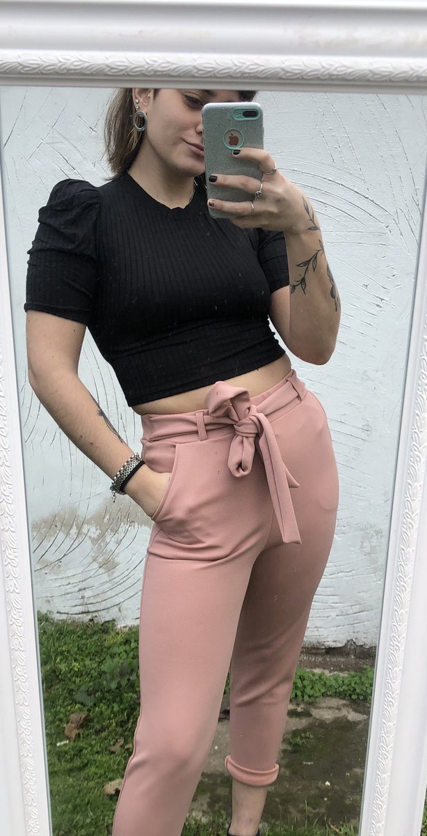 curcioine's tweet photo. Tengo un emprendimiento de ropa y me ayudarían mucho compartiendo✨ Zona San Miguel, hago envío @bella.clothingg 🤍🤍 https://t.co/xUMIVxJCkA