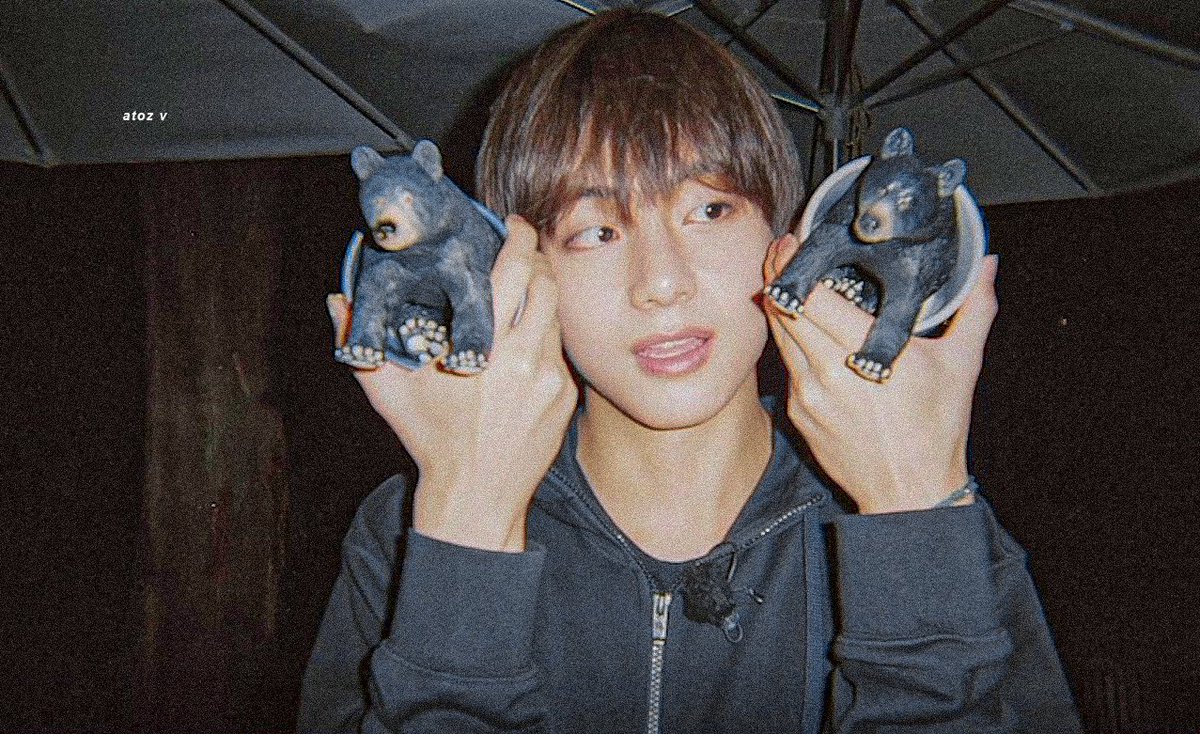 enhypebtsvt's tweet photo. winter bear 🐻❄#뷔 #태형 @BTS_twt https://t.co/fXWixTTSOx