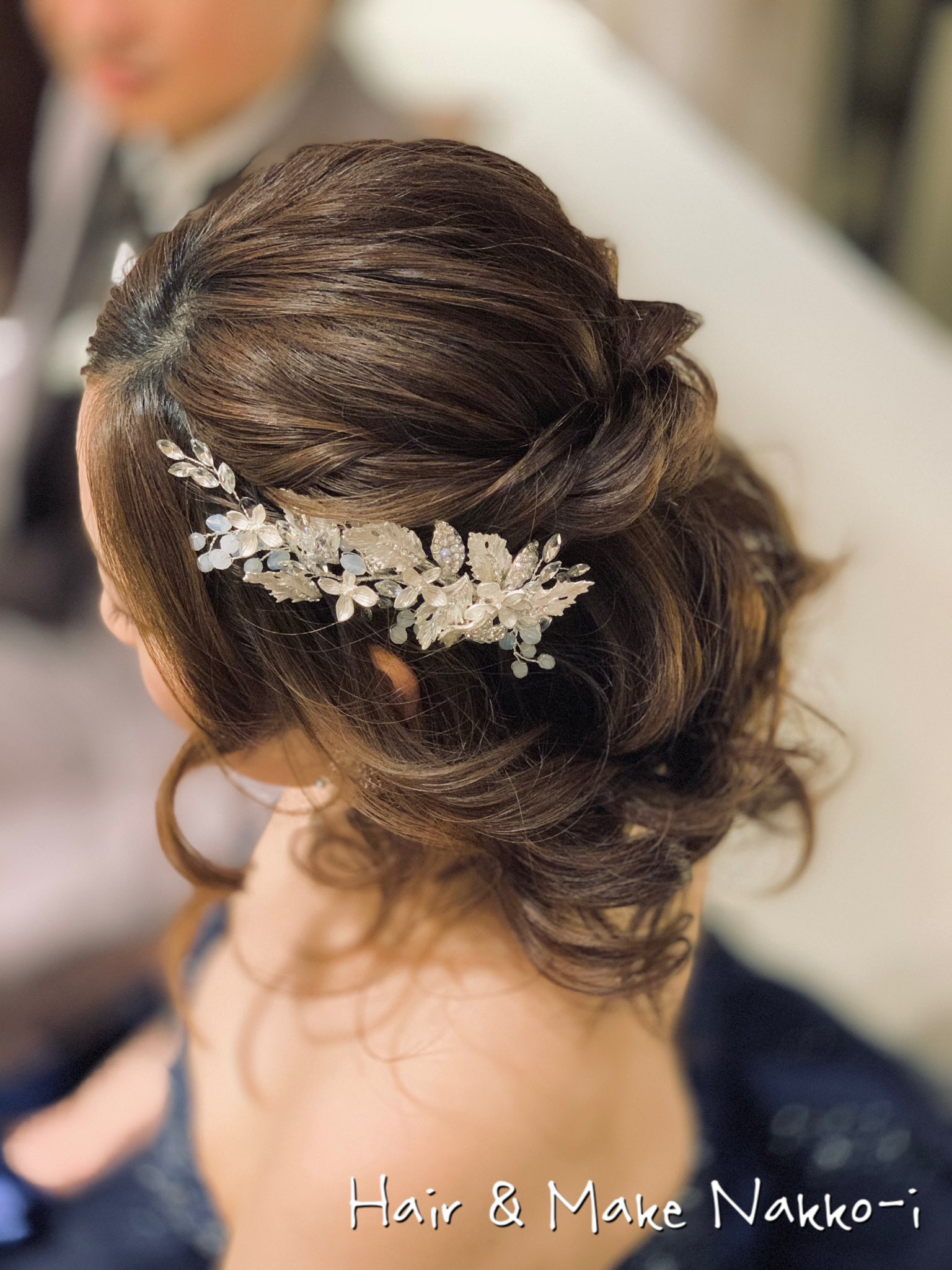 ヘアメイク岩瀬夏子 プレ花嫁 在 Twitter 上 Hair Make Styling ミディアムヘア ゆる巻きハーフアップ ビジューのバレッタをサイドに 顔まわりは多めに残して ミディアムでもダウンの感じを プレ花嫁 結婚式 結婚式延期 結婚準備 結婚式準備 楽し