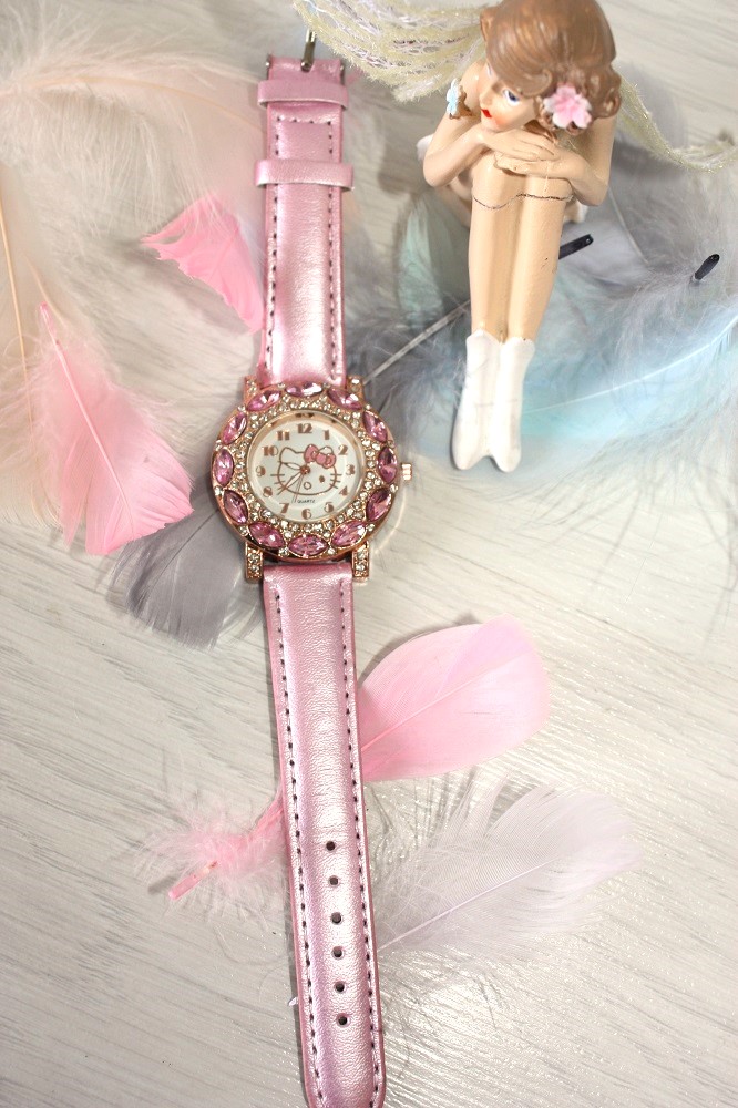 EirlFee's tweet photo. Montre Hello Kitty rose

Montre en cuir avec un cadran plein de strass. Au centre, la tête d'Hello Kitty
Couleur : Rose
https://t.co/sRmp8lq7YM
#laféebeauté #bijoux #montre #montrehellokitty #HelloKitty https://t.co/vbQIfmsW2k