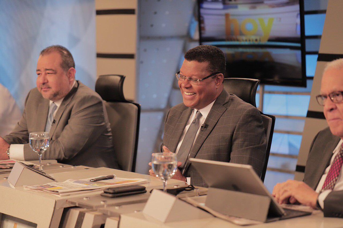 margaritacdf's tweet photo. Gracias al equipo de #HoyMismo por recibirme esta mañana para conversar sobre los programas que implementaremos en el próximo gobierno. Nuestro propósito es reactivar la economía lo más pronto posible, generar más empleos que nunca e impulsar el emprendimiento en todo el país. https://t.co/l83R4FgGN4