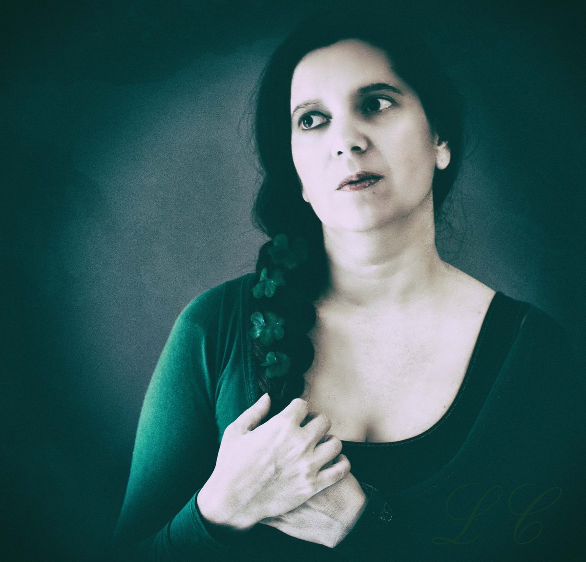 LouCubesPH's tweet photo. #selfportrait 
"Vivo sin vivir en mí
y tan alta vida espero
que muero porque no muero".
Santa Teresa de Ávila
#PromotingPassionChallenge https://t.co/ovtrTIvctm