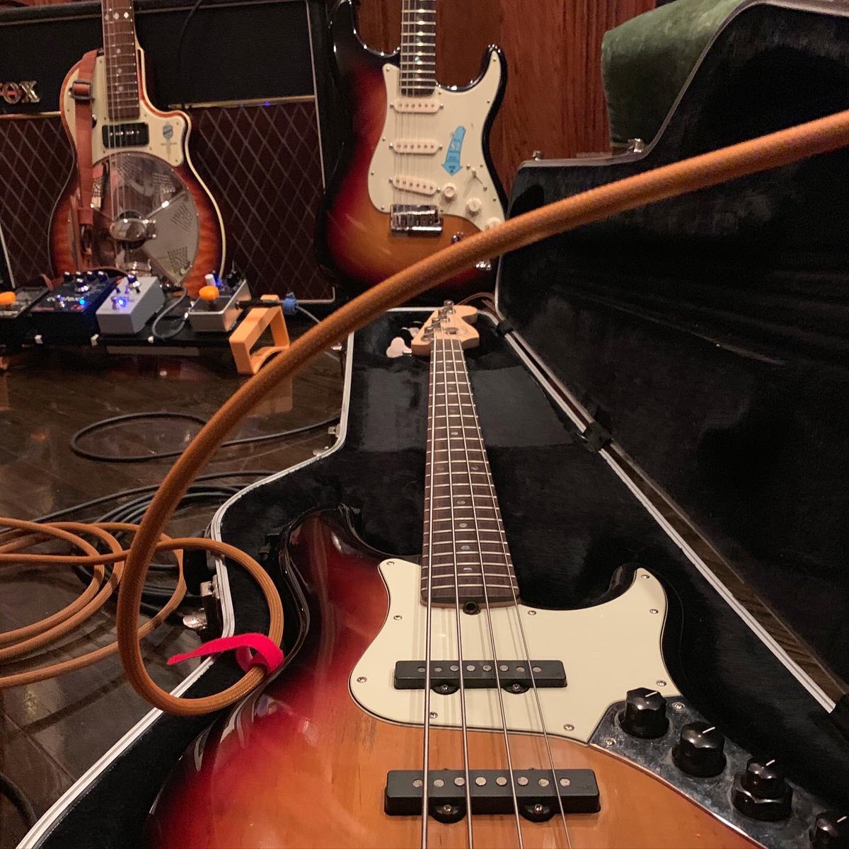 HollerHand's tweet image. Sound craft.
#nationalguitars #fenderguitars #curtmanganstrings #rattlesnakecables #redpandaeffects #robertkeeleyeffects #vertexeffects