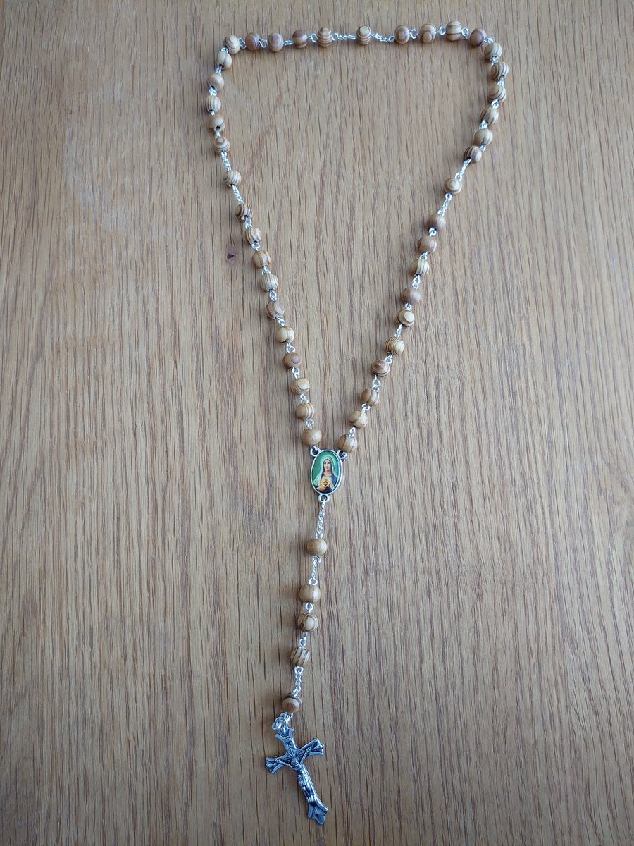 FatherSwinhoe's tweet photo. Wooden beads #rosarybeads #rosarymaking  #woodenbeads #hailmary https://t.co/K1HrpUEm9U