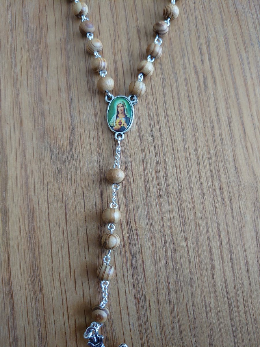FatherSwinhoe's tweet photo. Wooden beads #rosarybeads #rosarymaking  #woodenbeads #hailmary https://t.co/K1HrpUEm9U