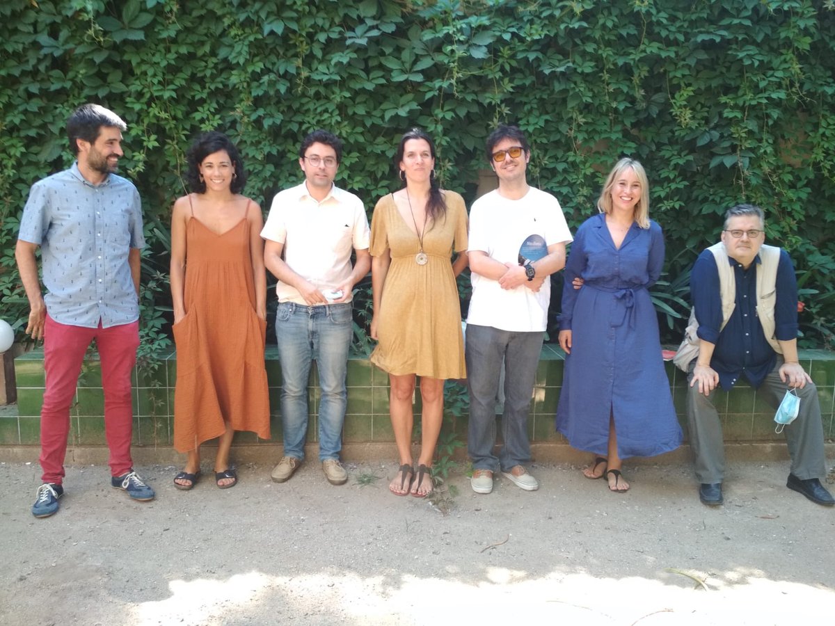 El segell <a href="/universllibres/">Univers</a> celebra el seu primer any de vida reunint autors consolidats i veus noves en el llibre de contes ‘Nits d’Estiu’.

Com <a href="/lluciaramis/">Llucia Ramis</a> i <a href="/jordinopca/">Jordi Nopca</a> que diuen tot el que volen dir (o era que no?) en aquesta trobada👇🏻

▶️ (des del 19’) play.cadenaser.com/audio/15936924…