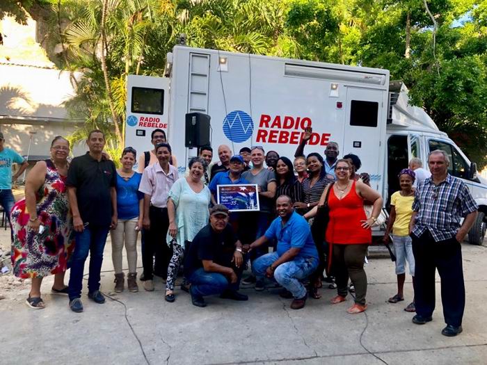 Bandec97's tweet photo. Haciendo Radio "El Gigante Informativo de la Radio Cubana" : 35 años haciendo historia, felicidades compañeros, gracias por abrir sus puertas a #Bandec!
#FiestaRebelde https://t.co/p11qpgnBSR