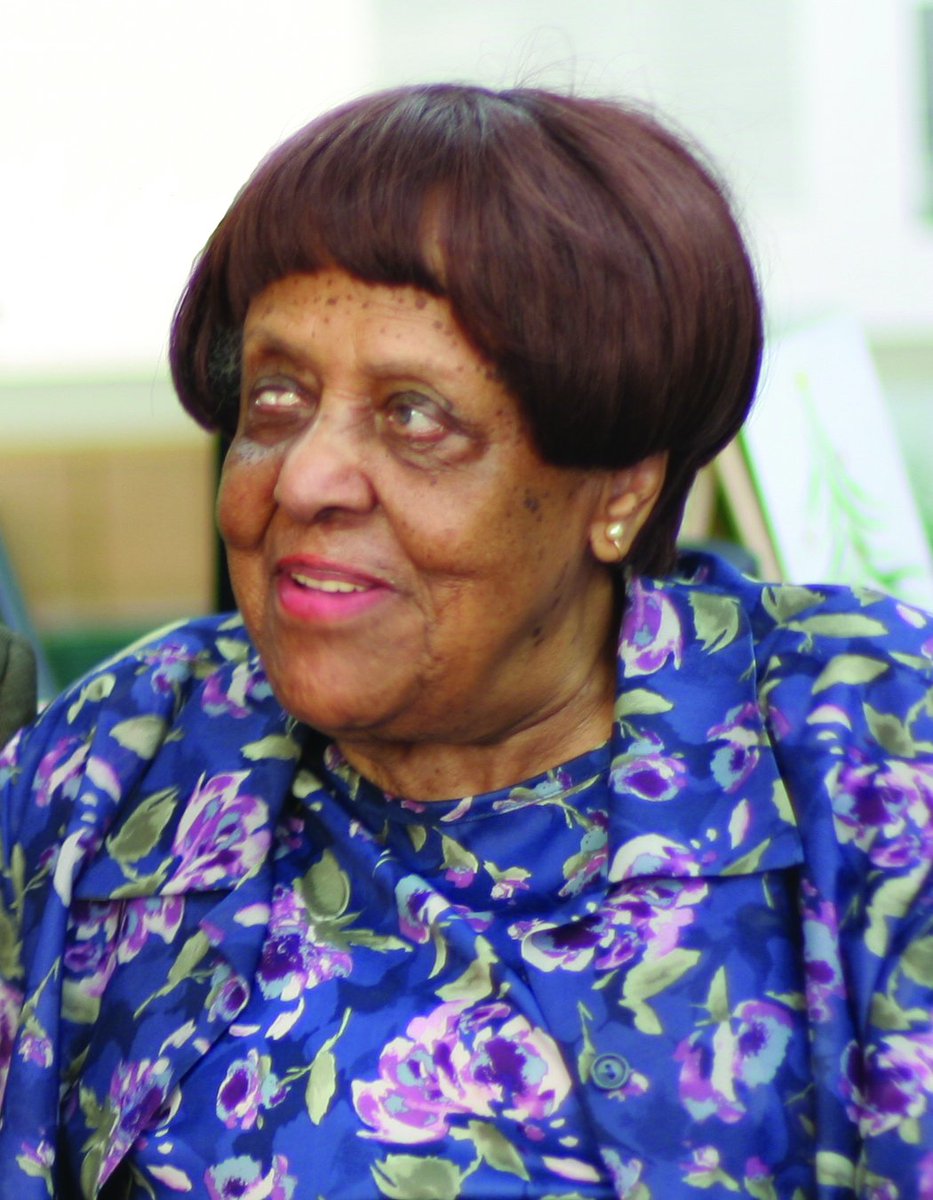 Geraldine Jerrie Lawhorn She was a figure of the American Deaf-Blind community, performer, actor, pianist and instructor at the Hadley Institute for the Blind and Visually Impaired. At 67, she became the first Deaf-Blind African American to earn a college degree in the USA.