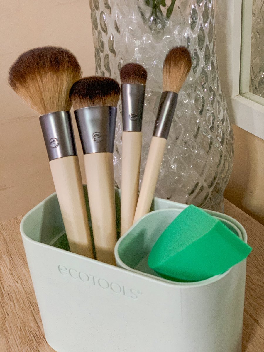 giftzai's tweet image. มีไอเทมมาแนะนำสายรักษ์โลกอีกแล้ว!! แปรงแต่งหน้า #EcoTools แบรนด์สัญชาติฝรั่งเศสที่ผลิตจากวัสดุที่เป็นมิตรต่อสิ่งแวดล้อม บอกเลยยี่ห้อนี้ที่ยุโรปฮิตมาก ขนแปรงนุ่มมีหลายเซ็ทให้เลือกมากจ้า

ดูต่อใน thread 👇🏻👇🏻👇🏻

#ของดีบอกต่อ #สินค้ารักษ์โลก #savetheworld #แปรงแต่งหน้า