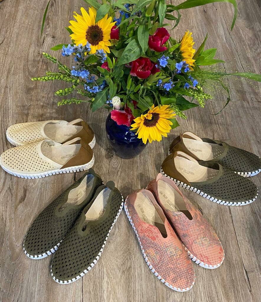 tidesanacortes's tweet photo. There are some new kids in town! New colors and styles of Tulips!! ❤️❤️ I counted 26 colors and styles last nite, WOW!! Open 11-4, stop in! #tidesofanacortes #ilsejacobsen #tulipshoes #bestshoesever #getdressedwithtides #styledbytides https://t.co/nVHlmPZqvl