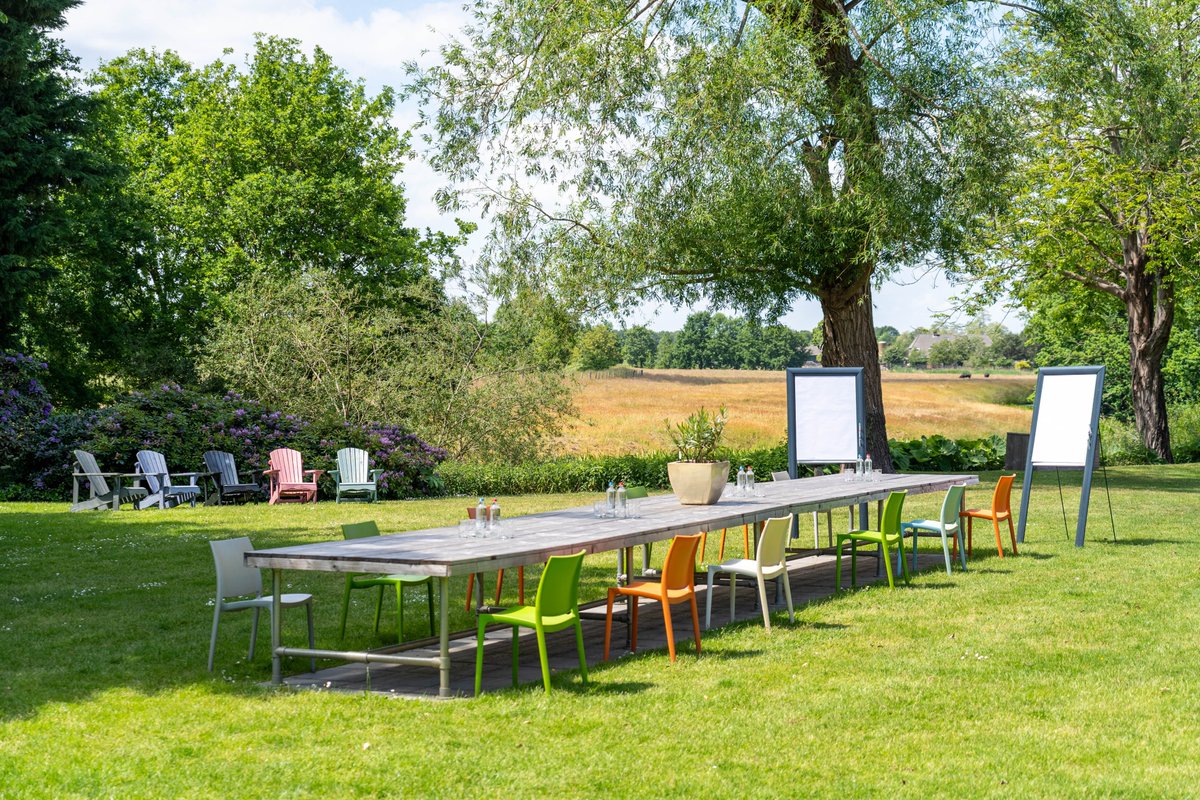 Heerlijk in onze tuin vergaderen en genieten van een culinaire BBQ? U bent van harte welkom! 
bit.ly/buitenvergader…
#buitenlocatie #buitenvergaderen #buitenvergaderlocatie #vergaderlocatie #outdoormeetings #landgoed #outdoor