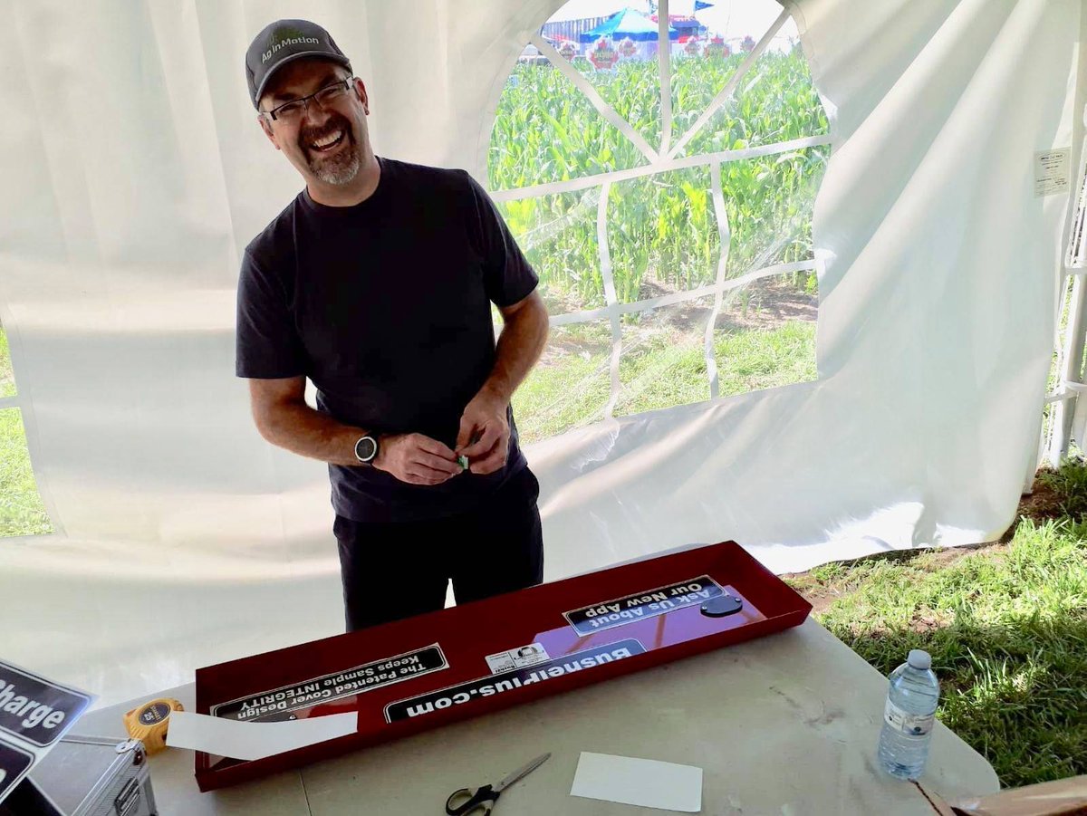 BushelPlus's tweet photo. Throwing it back to @AginMotion last year when we were laying stickers down and having some laughs with the crew from @ThunderSeedAB !
We can always count on Chris to bring his big smile to tradeshows... it's contagious! π https://t.co/rXzHCGljvA #AIM19 https://t.co/3gTISnFGD7